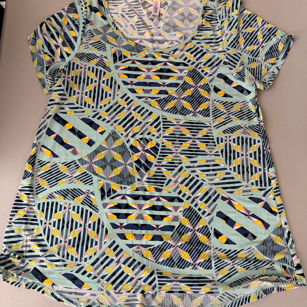LuLaRoe Multicolor Neon Geometric Classic Tee Short Sleeve Top size Medium